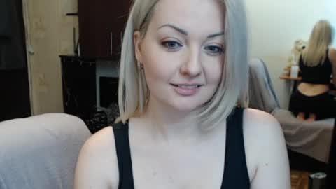 Snapshot of luckyshotgirl chatting on 04-10-26, 02:00 LuckyShot online show from 04-10-26, 02:00