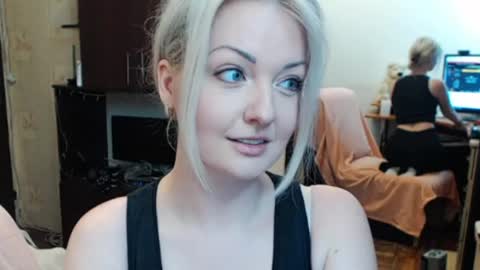 Snapshot of luckyshotgirl chatting on 04-13-26, 02:00 LuckyShot online show from 04-13-26, 02:00