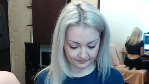 Snapshot of luckyshotgirl chatting on 04-17-26, 10:07 LuckyShot online show from 04-17-26, 10:07