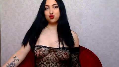 Mia online show from 05-29-26, 05:33