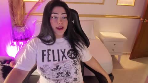 Snapshot of lucy266_ chatting on 01-30-25, 02:27 lucy online show from 01-30-25, 02:27