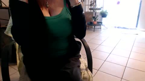 Snapshot of lucy_0000 chatting on 06-08-26, 09:59 lucy_0000 online show from 06-08-26, 09:59