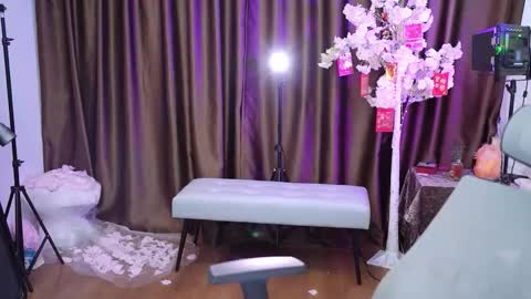 Snapshot of lucy__bb chatting on 10-14-25, 01:28 Lucy online show from 10-14-25, 01:28