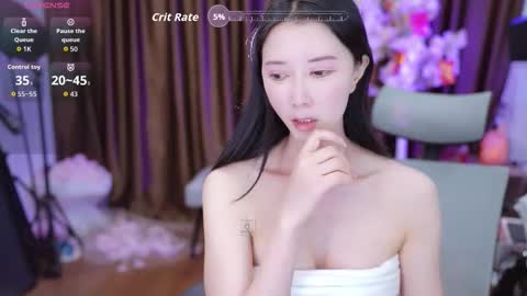 Snapshot of lucy__bb chatting on 10-24-25, 02:19 Lucy online show from 10-24-25, 02:19