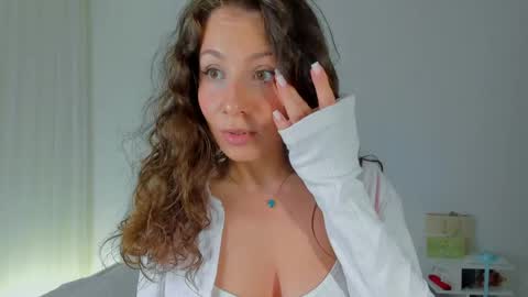 Snapshot of lucy__ray chatting on 06-06-26, 11:09 lucy__ray online show from 06-06-26, 11:09