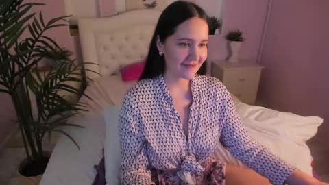 Laura online show from 03-09-25, 03:01
