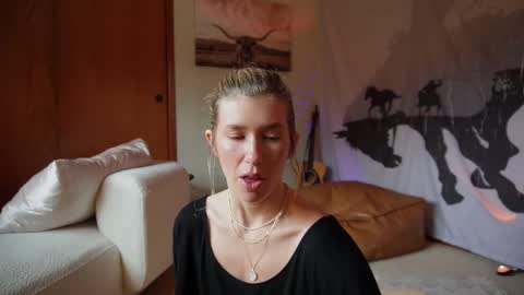 Lucy. online show from 03-03-25, 11:03