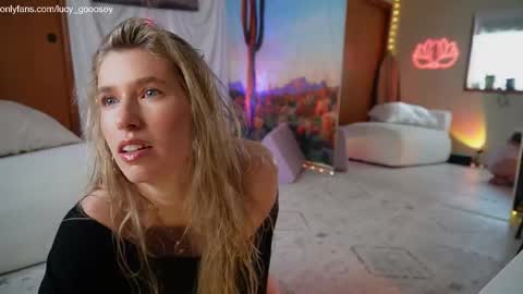 Lucy. online show from 10-08-25, 10:18