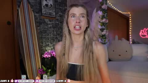 Snapshot of lucy_gooosey chatting on 04-08-26, 01:05 Lucy. online show from 04-08-26, 01:05