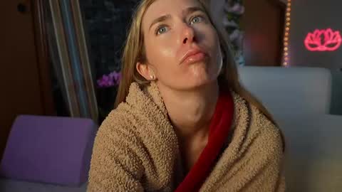 Snapshot of lucy_gooosey chatting on 04-26-26, 05:43 Lucy. online show from 04-26-26, 05:43