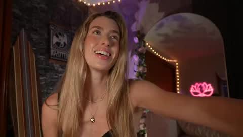 Snapshot of lucy_gooosey chatting on 05-03-26, 03:56 Lucy. online show from 05-03-26, 03:56