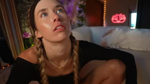 Snapshot of lucy_gooosey chatting on 05-16-26, 03:03 Lucy. online show from 05-16-26, 03:03