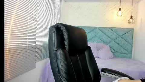 Lucy Greys online show from 11-11-25, 11:54