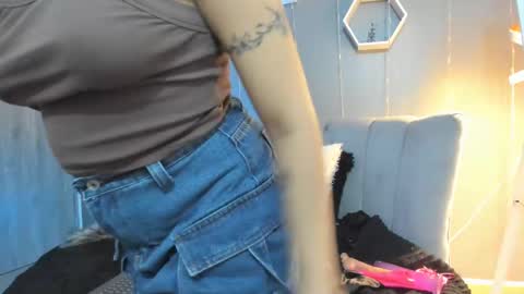 lucy_harris_ online show from 02-20-25, 07:34