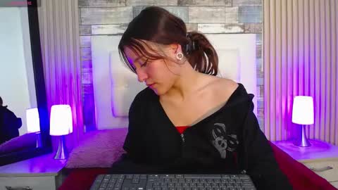 lucy_hs online show from 01-31-25, 09:48