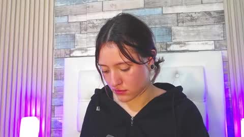 lucy_hs online show from 02-19-25, 09:17