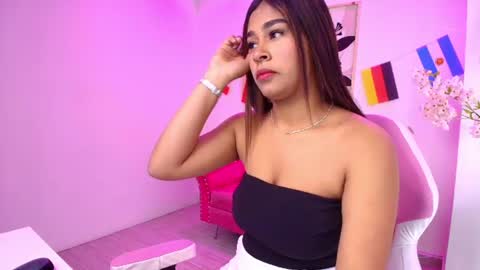 Snapshot of lucy_mcgracy chatting on 07-16-26, 12:11 Lucy online show from 07-16-26, 12:11
