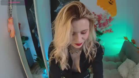 Snapshot of lucy_priincess chatting on 10-25-25, 05:59 lucy online show from 10-25-25, 05:59