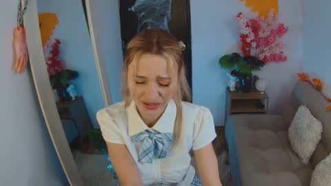 Snapshot of lucy_priincess chatting on 10-27-25, 05:22 lucy online show from 10-27-25, 05:22