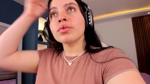 Snapshot of lucy_smith7 chatting on 01-18-25, 03:31 Sofia online show from 01-18-25, 03:31