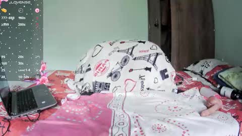 Snapshot of lucy_stark212 chatting on 02-20-26, 01:22 Lucia online show from 02-20-26, 01:22