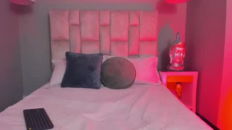 Snapshot of lucy_williiams chatting on 02-20-26, 07:36 Lucy online show from 02-20-26, 07:36