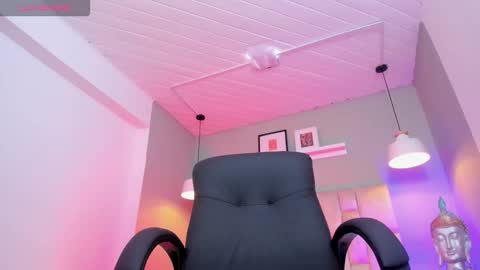 Snapshot of lucy_williiams chatting on 02-25-26, 07:01 Lucy online show from 02-25-26, 07:01