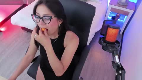 Snapshot of lucy_williiams chatting on 02-28-26, 07:48 Lucy online show from 02-28-26, 07:48