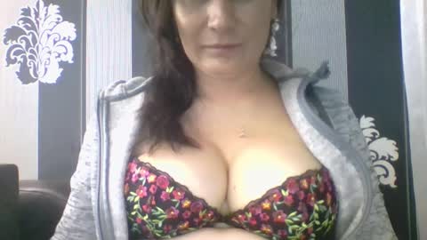 lucybylucy online show from 09-16-25, 09:32