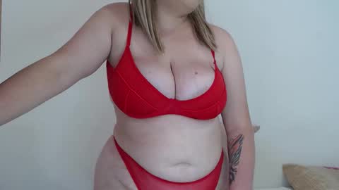 Snapshot of lucykat1 chatting on 10-20-25, 08:42 Lucy online show from 10-20-25, 08:42