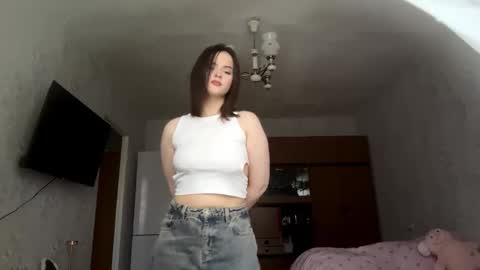 Snapshot of lucykillay chatting on 10-18-25, 12:06 Anna online show from 10-18-25, 12:06