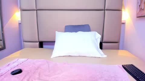 Snapshot of lucymendezz_ chatting on 03-17-26, 12:08 Lucy online show from 03-17-26, 12:08