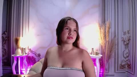 Snapshot of lucymilky chatting on 09-09-25, 02:22 Lucy online show from 09-09-25, 02:22