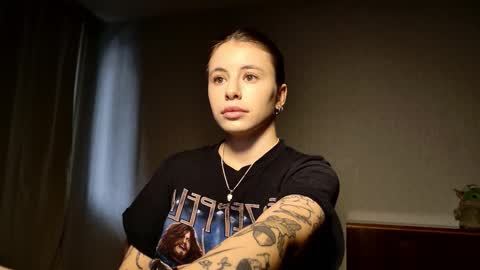 Snapshot of lucyrait chatting on 02-17-26, 12:01 Lucy online show from 02-17-26, 12:01