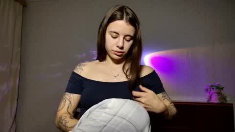 Snapshot of lucyrait chatting on 02-20-26, 04:18 Lucy online show from 02-20-26, 04:18