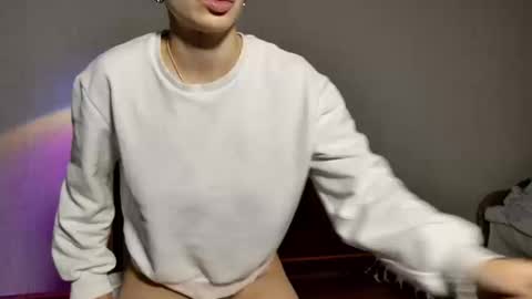 Snapshot of lucyrait chatting on 02-21-26, 09:43 Lucy online show from 02-21-26, 09:43