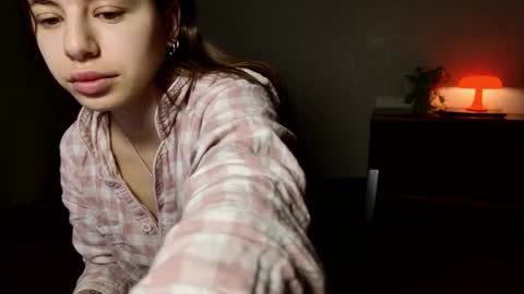 Snapshot of lucyrait chatting on 03-04-26, 04:29 Lucy online show from 03-04-26, 04:29