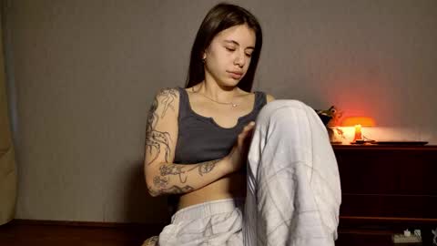 Snapshot of lucyrait chatting on 03-20-26, 05:23 Lucy online show from 03-20-26, 05:23