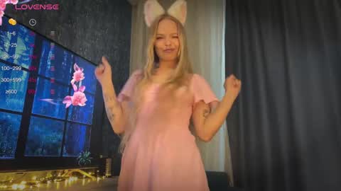 Spider Girl  online show from 10-31-25, 10:49