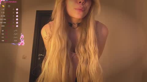 Spider Girl  online show from 11-10-25, 11:09