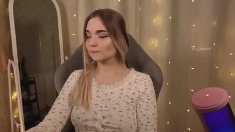 Snapshot of lucysbrain chatting on 03-11-26, 06:47 Lucy online show from 03-11-26, 06:47