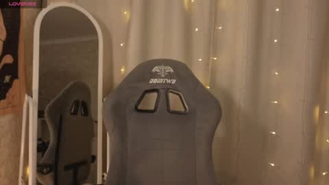 Snapshot of lucysbrain chatting on 03-30-26, 07:04 Lucy online show from 03-30-26, 07:04