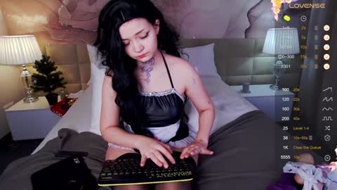 lucyvee online show from 12-04-24, 04:43