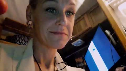 Snapshot of lucyvybes_and_gogert chatting on 03-03-25, 08:38 Lucy Vybes and Go-Gert online show from 03-03-25, 08:38