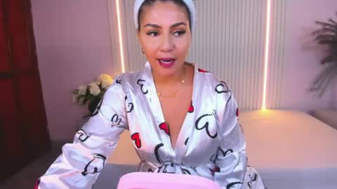 Lucy Wold online show from 05-12-26, 07:44