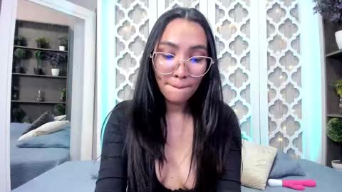 Lucy Liiu online show from 02-21-25, 01:00