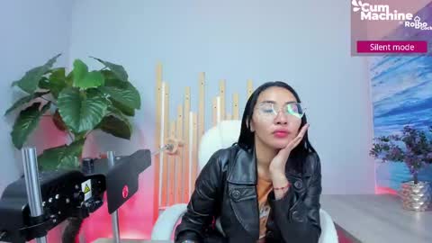 Lucy Liiu online show from 09-18-25, 01:02