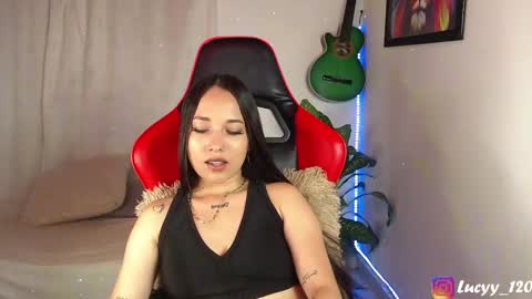 Snapshot of lucyy_rose chatting on 01-13-25, 05:33 o online show from 01-13-25, 05:33