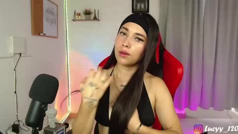 Snapshot of lucyy_rose chatting on 02-11-25, 03:51 o online show from 02-11-25, 03:51