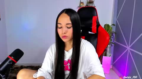 Snapshot of lucyy_rose chatting on 09-19-25, 12:34 o online show from 09-19-25, 12:34